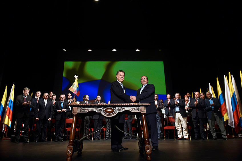 El Gobierno colombiano y FARC firman un nuevo Acuerdo de Paz