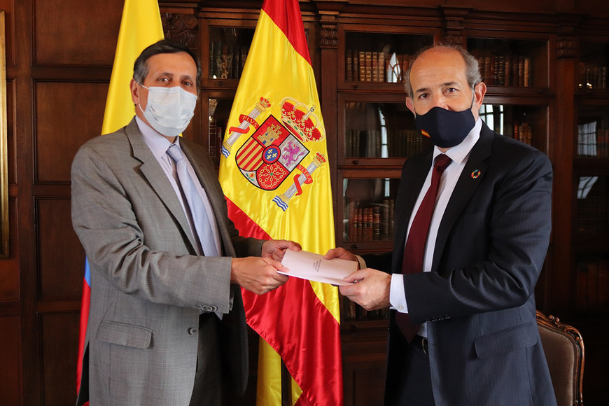 El nuevo Embajador de España presenta copias de cartas credenciales en Bogotá
